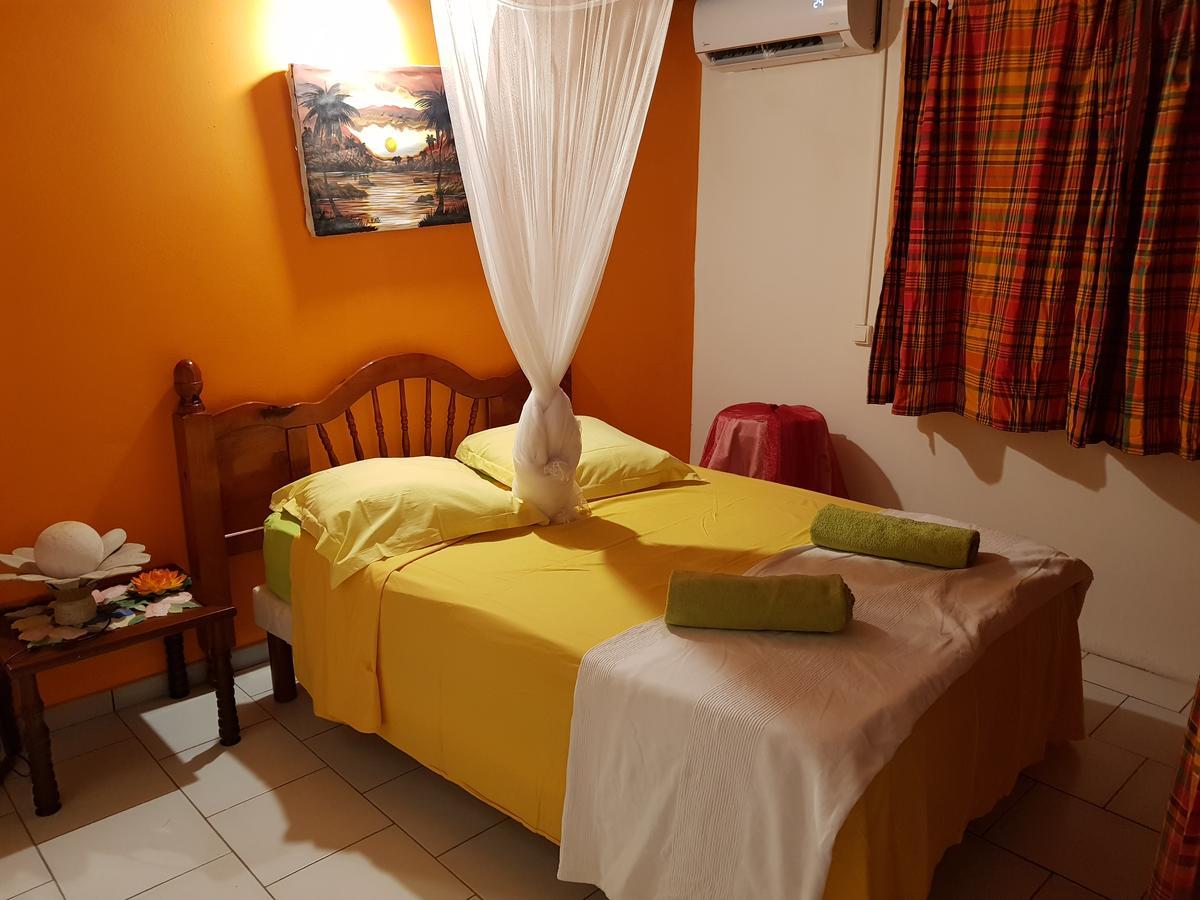 Bel Appartement - Proche Des Plages De Sainte Anne Екстер'єр фото